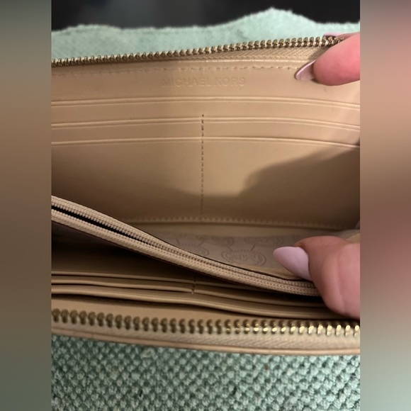 Tan MK Wallet - Picture 4 of 7